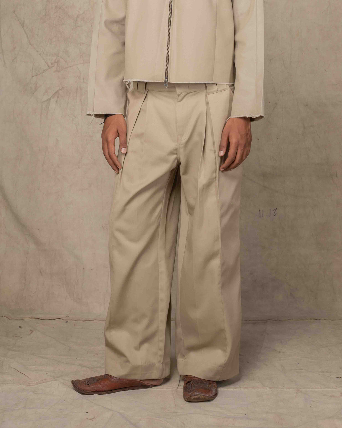 PLEATED PANTS BEIGE