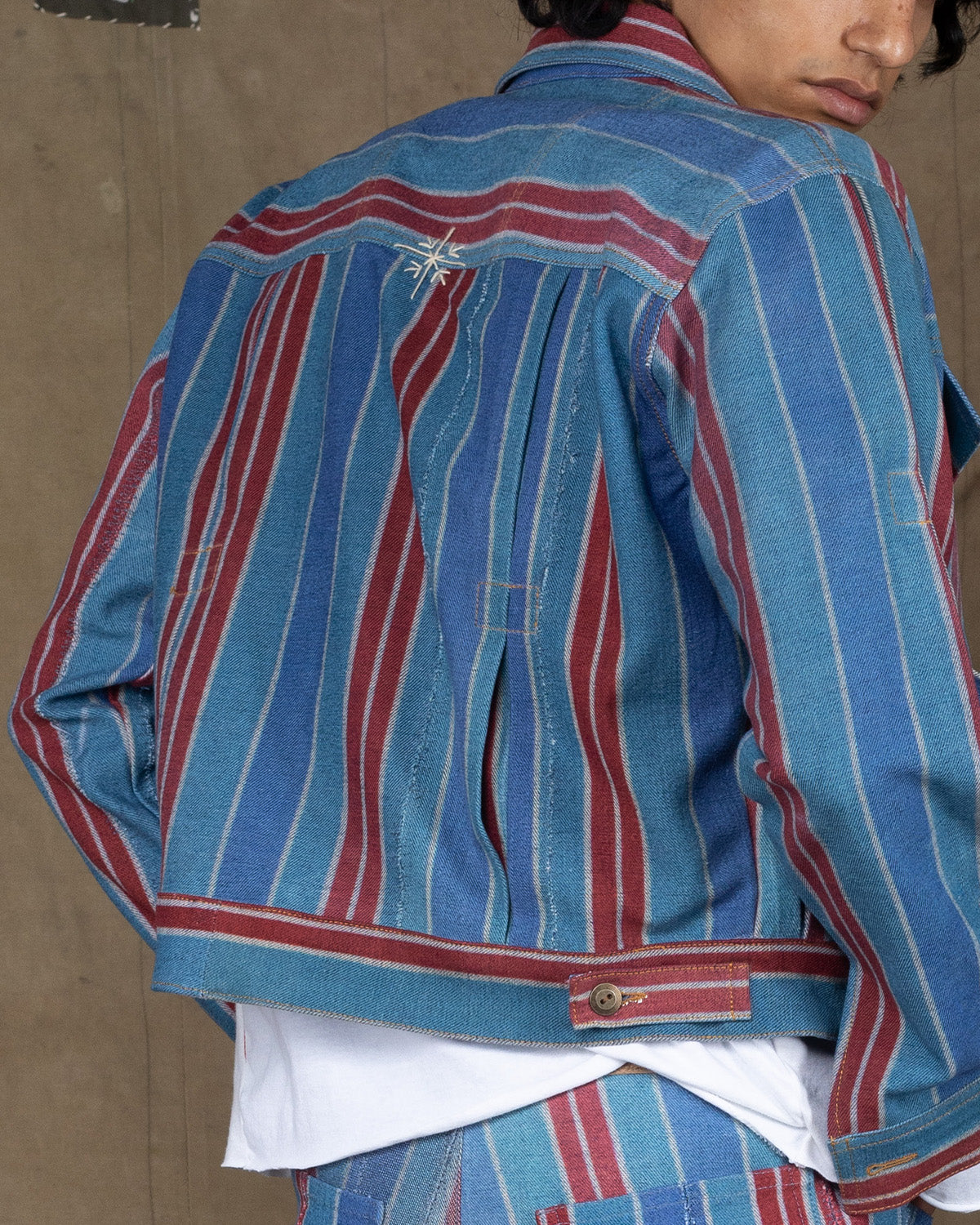 SOFA STRIPED TRUCKER